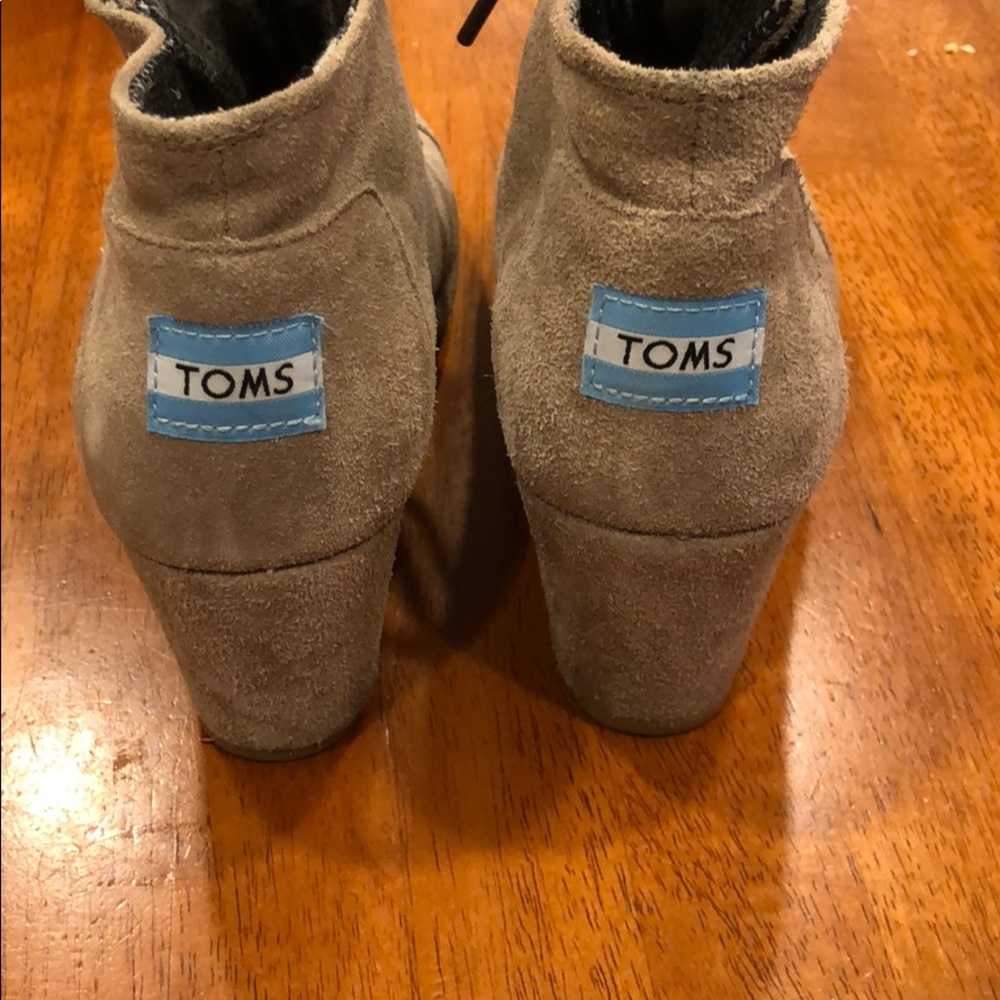 TOMS tan wedges - Picture 3 of 3